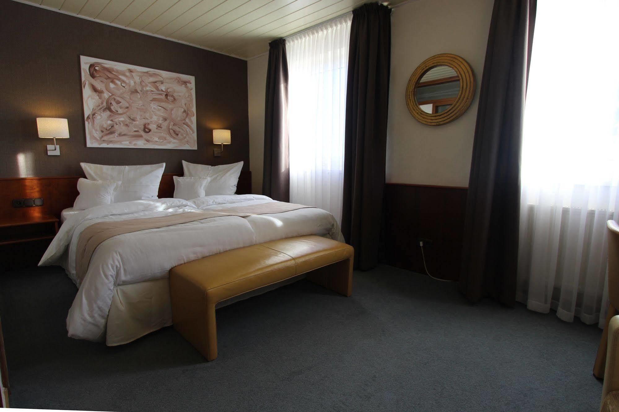 Boutique Hotel Restaurant Hollerather Hof Hellenthal Exterior photo